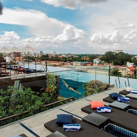 Aquarius Hotel And Urban Resort Phnom Penh Exteriör bild